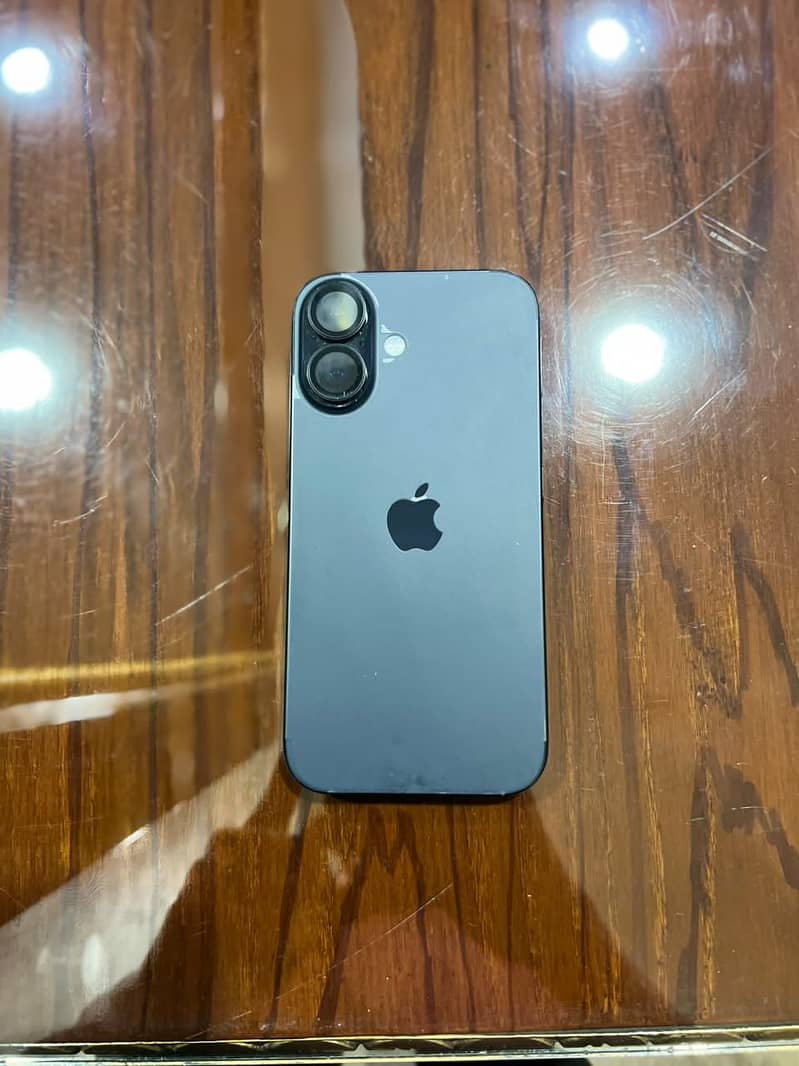 Apple iPhone 16 2