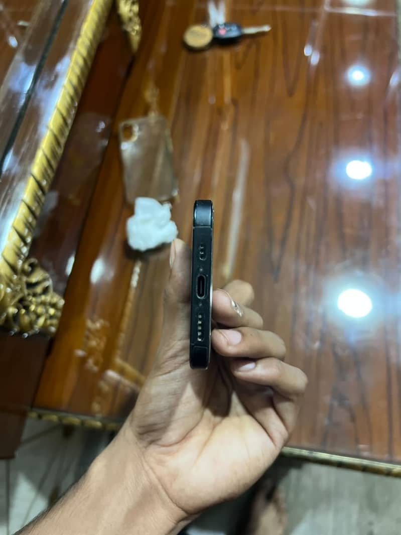 Apple iPhone 16 3
