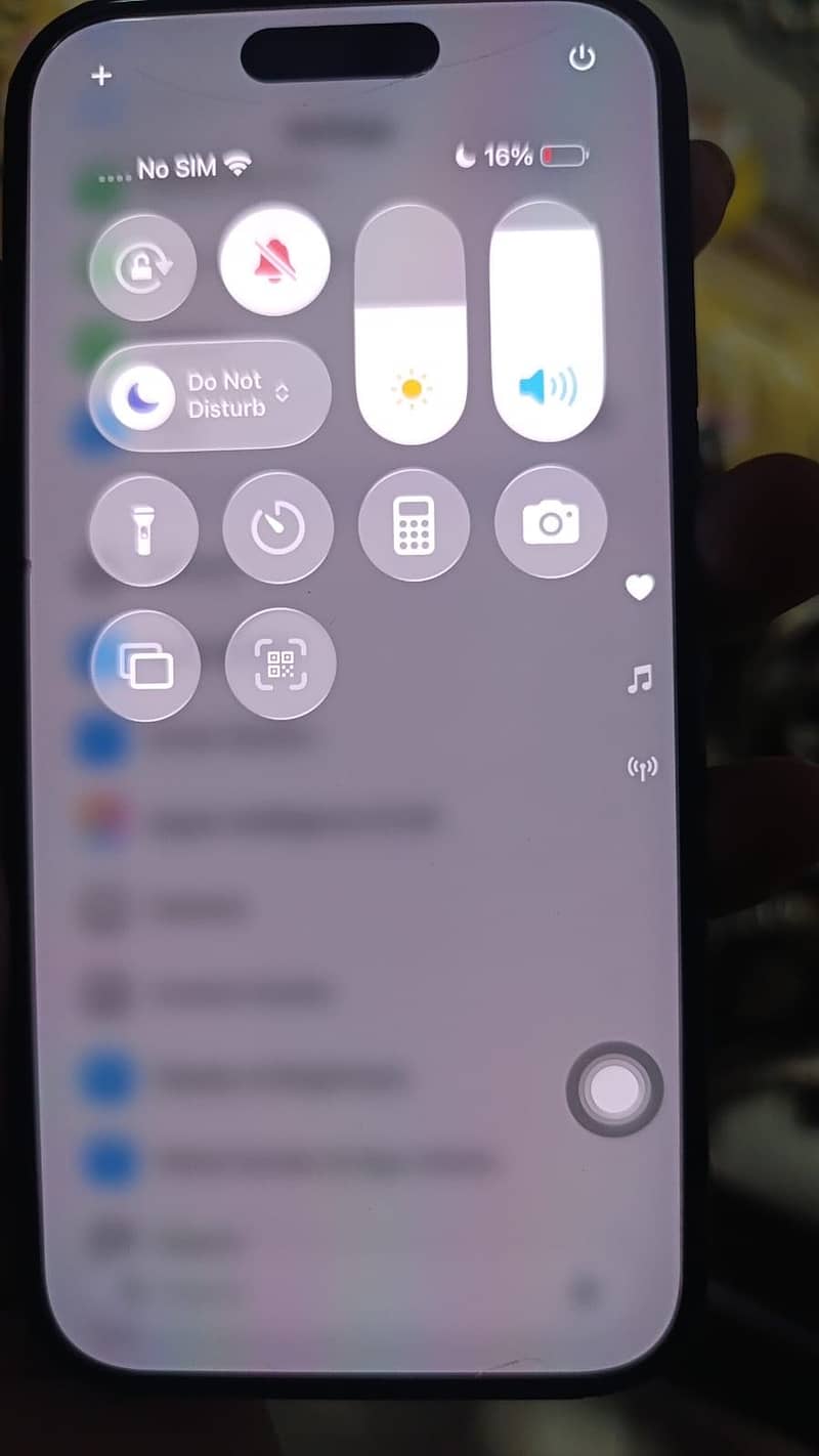 Apple iPhone 16 10