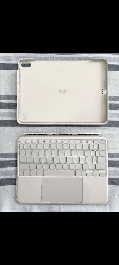 logitech combo touch for ipad air m2, air m3, air m1