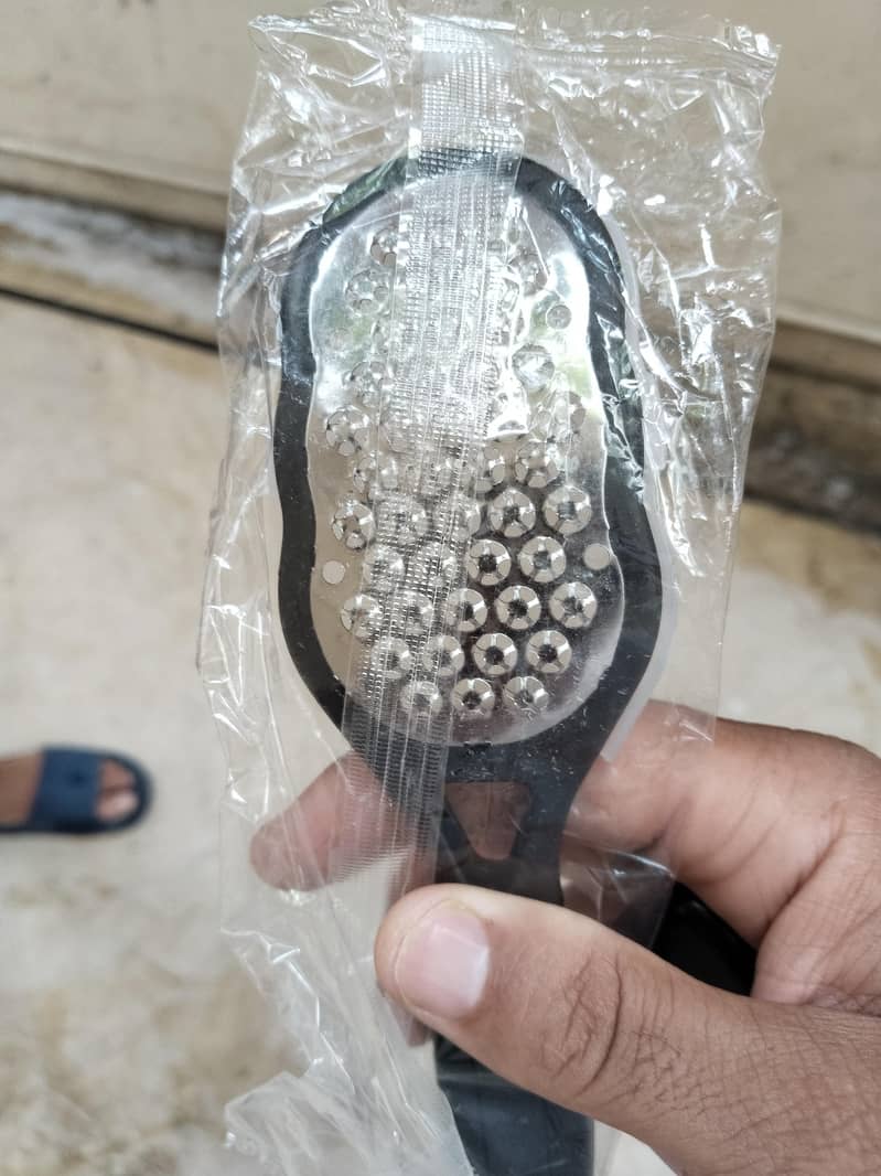 FOOT SCRAPER 2
