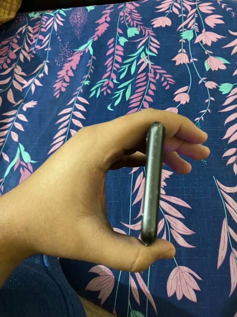 Apple iPhone 11 3