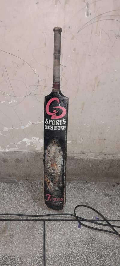 bat in good condition for urgent sale