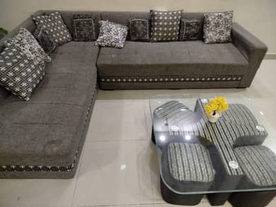 Glass Center Table – Modern Design – Excellent Condition