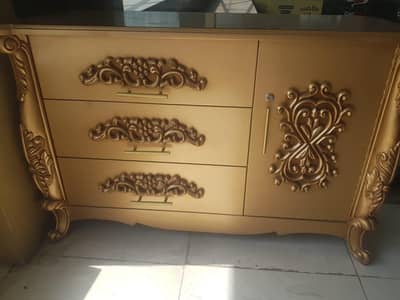 victorian style copper golden bed set with maroon poshish