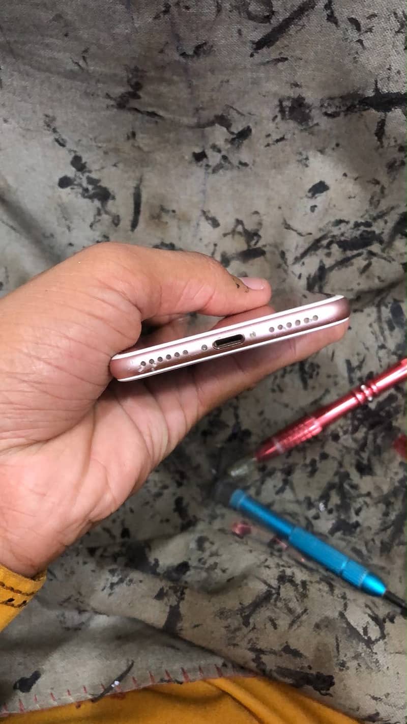 Apple iPhone 7 3