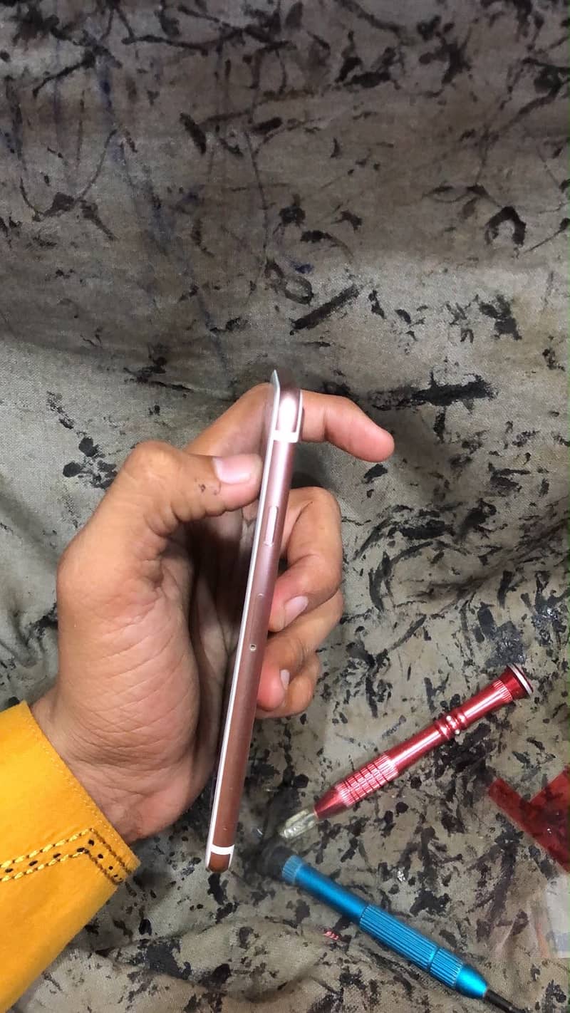 Apple iPhone 7 4
