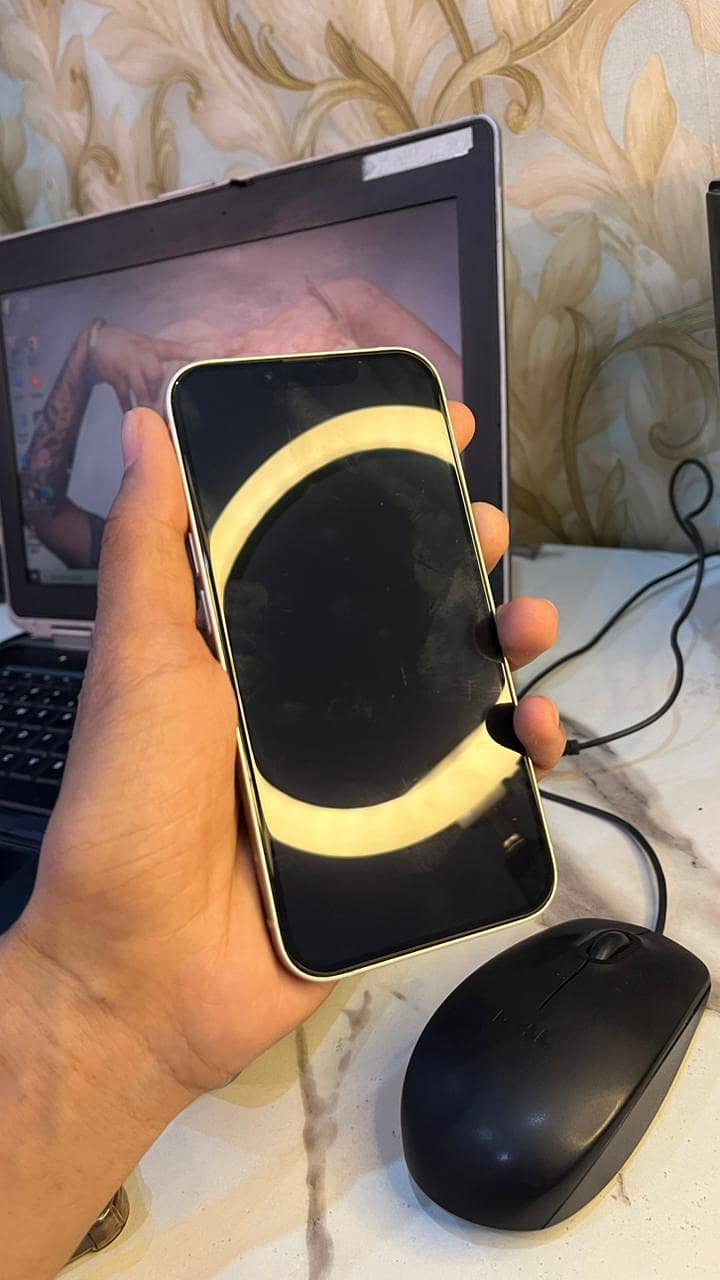 Apple iPhone 13 2