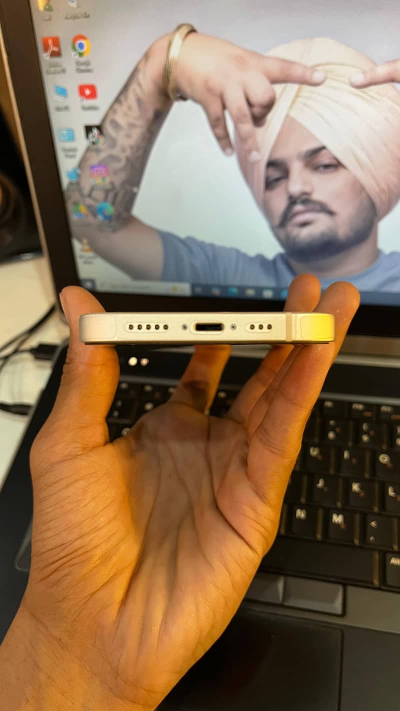Apple iPhone 13 5