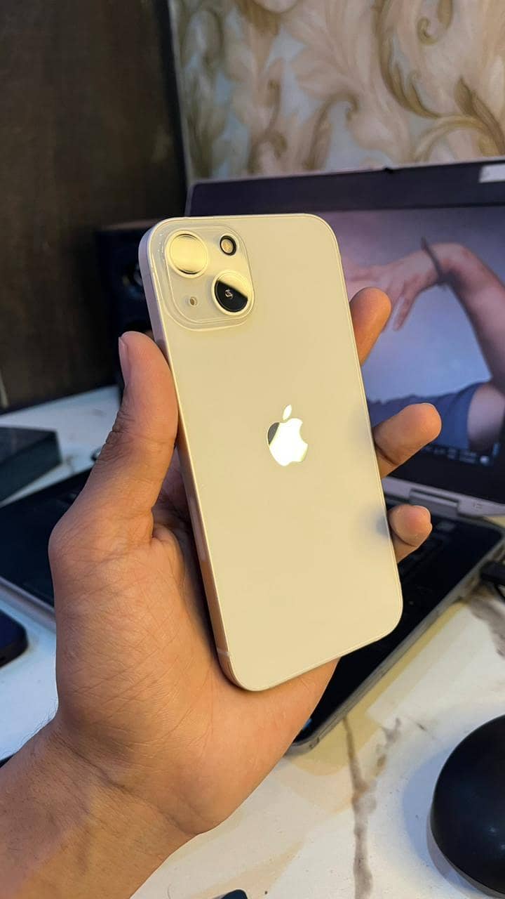 Apple iPhone 13 8