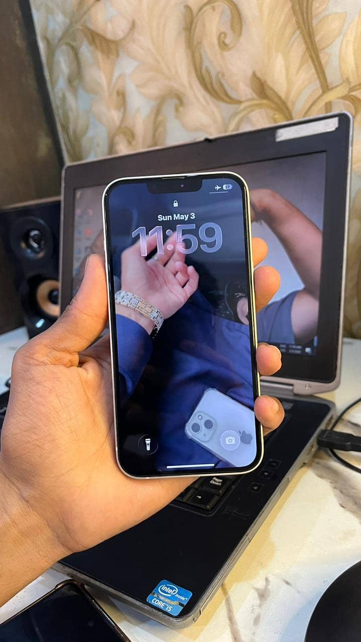 Apple iPhone 13 11