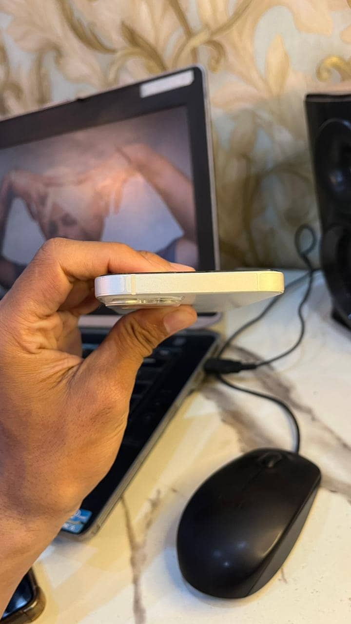 Apple iPhone 13 13