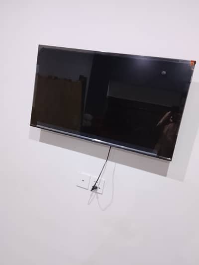 TCL 40' Android 4 months used