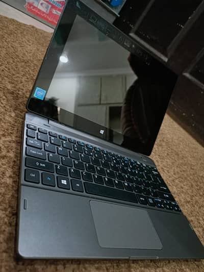 2-in-1 Detachable Touchscreen Laptop / Tablet Acer Quad core Win/10