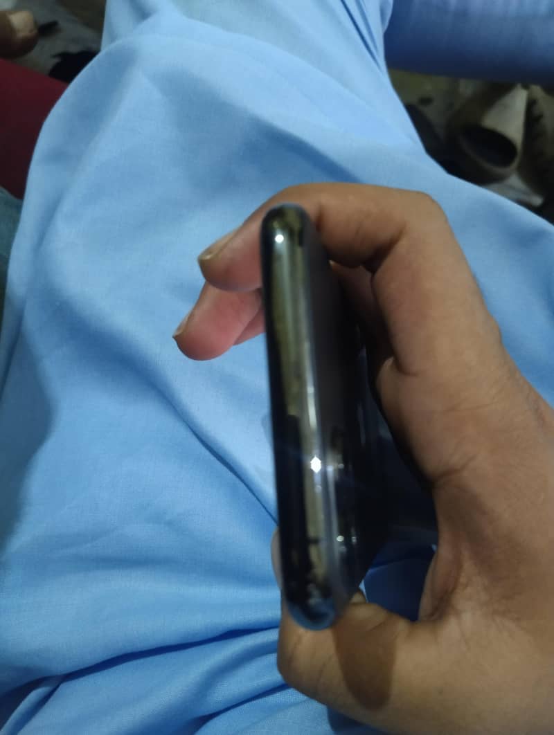 Apple iPhone 11 Pro 6