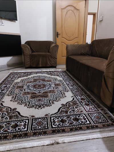 center carpet in new condition