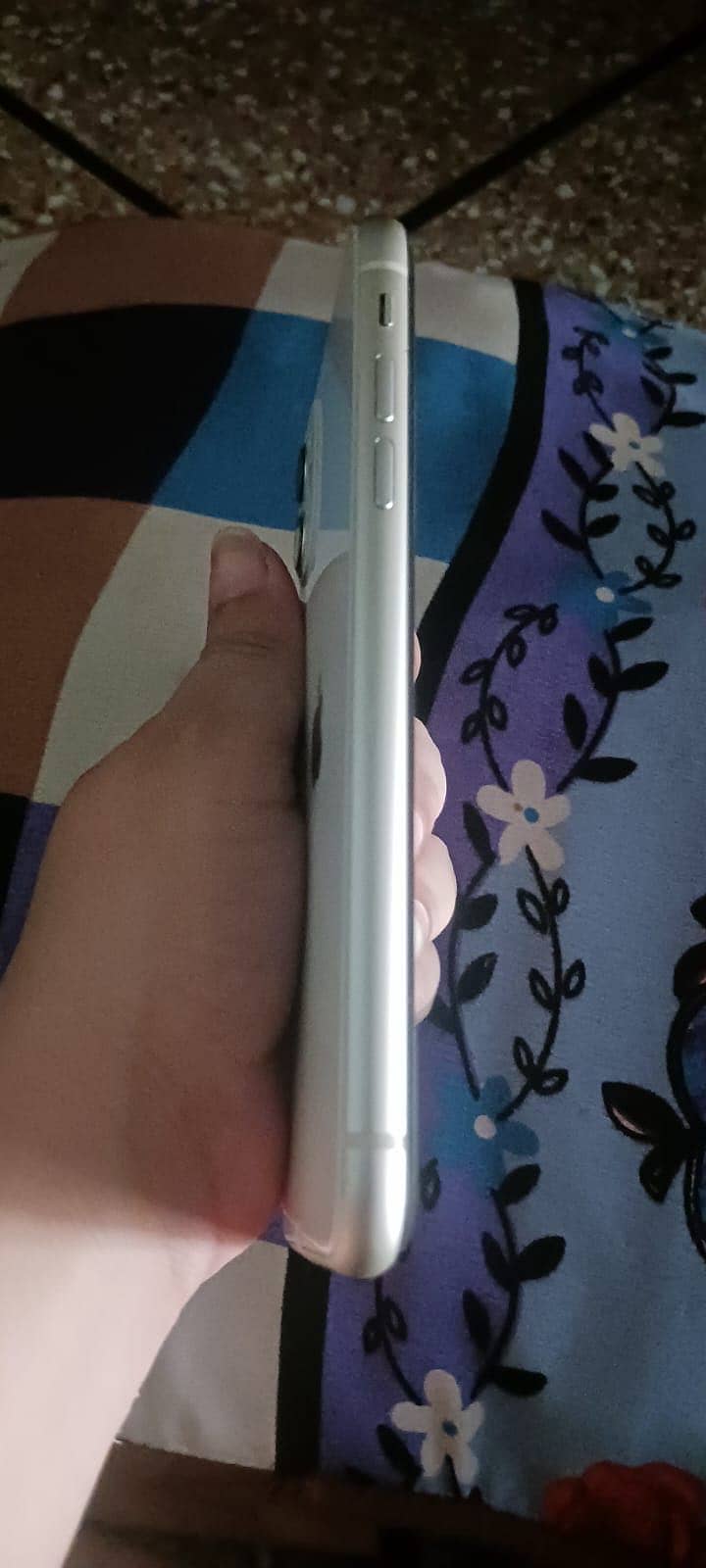 Apple iPhone 11 4