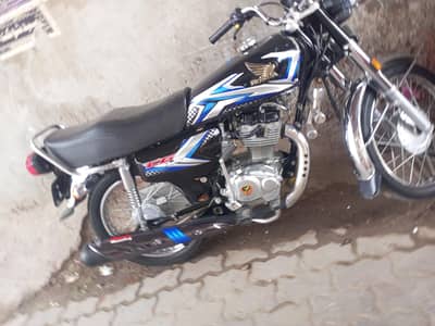 Honda 125 black