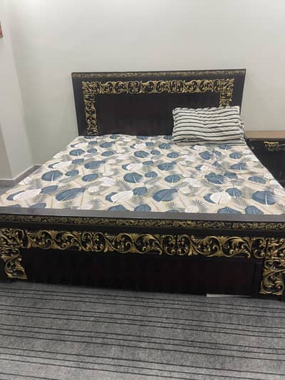KING SIZE DOUBBLE BED WITH 2 SIDE TABLES(WITHOUT MATTRESS)