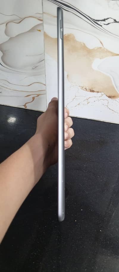 apple ipad 7 gen no megur scrathes