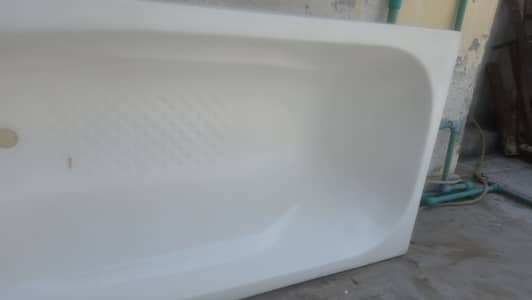 Bath tub
