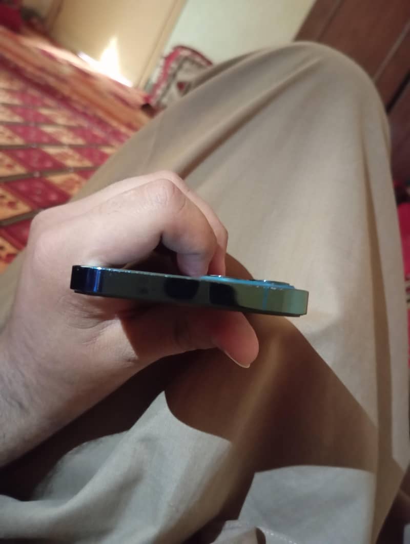 iPhone 12 Pro 4
