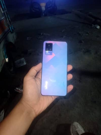Vivo V21