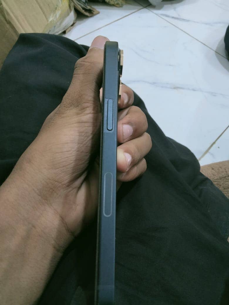 Apple iPhone 13 3
