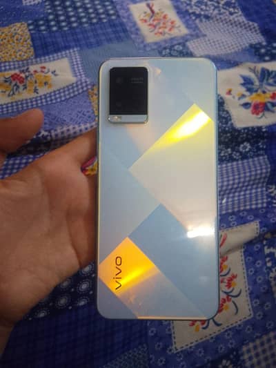 Vivo V21
