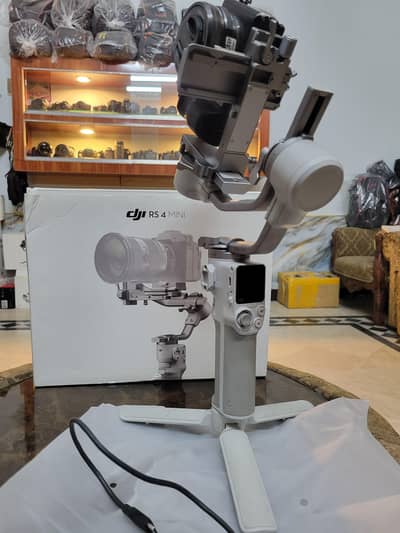 Dji RS4 mini (10/10++) Like new (Complete box)