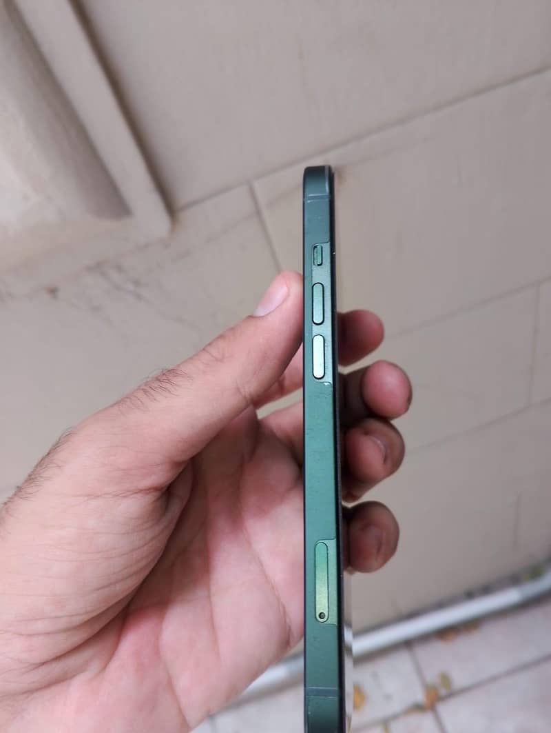 Apple iPhone 13 2