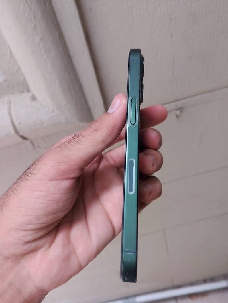 Apple iPhone 13 6