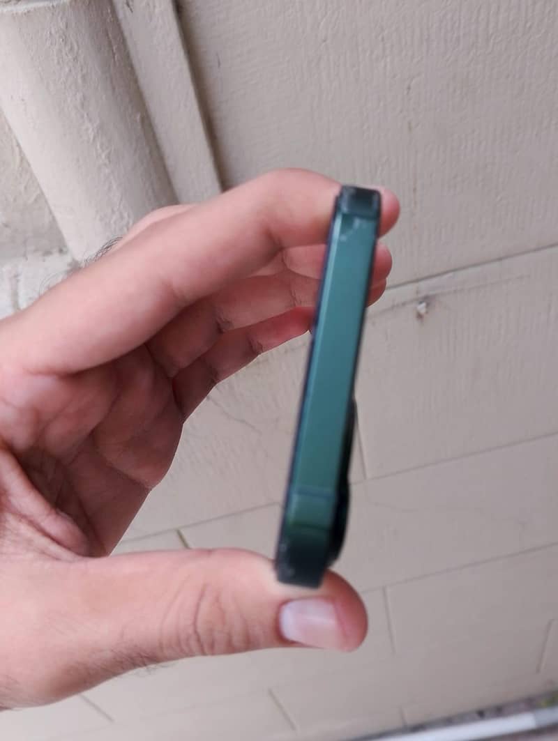Apple iPhone 13 7
