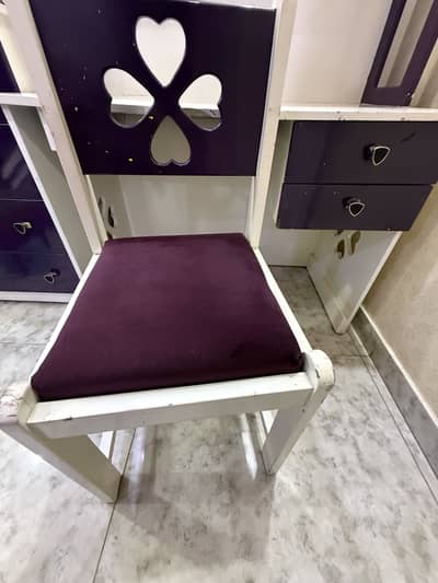 Kids study table and chair