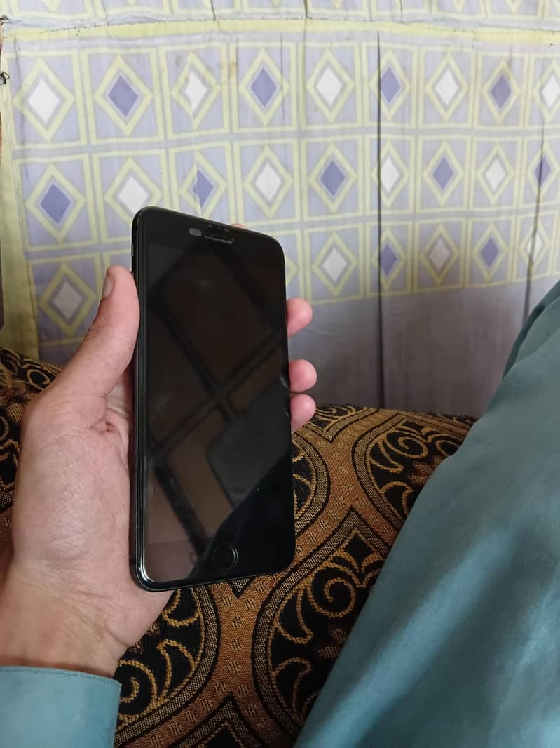 Apple iPhone 8 Plus 1