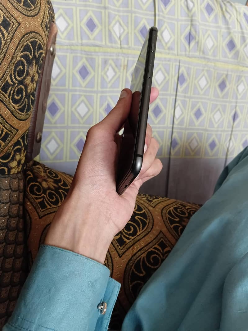 Apple iPhone 8 Plus 3