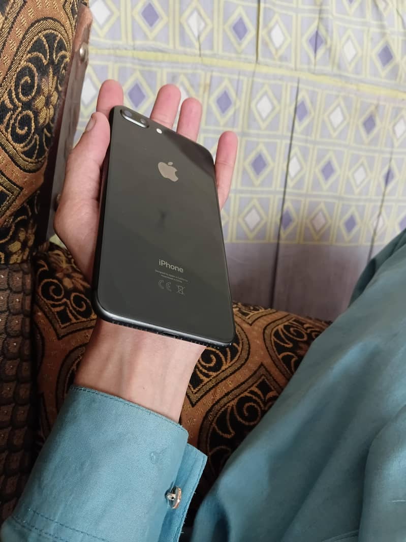 Apple iPhone 8 Plus 6