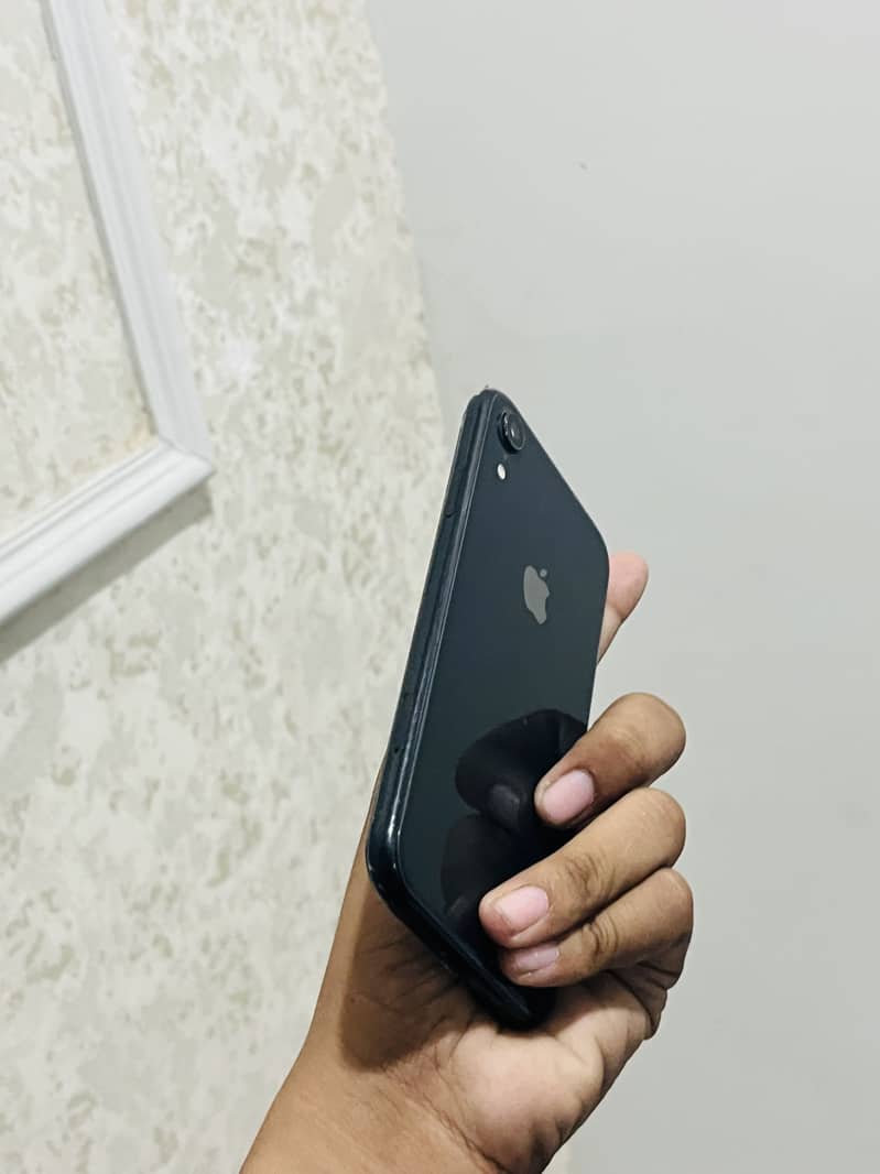 Apple iPhone XR 1