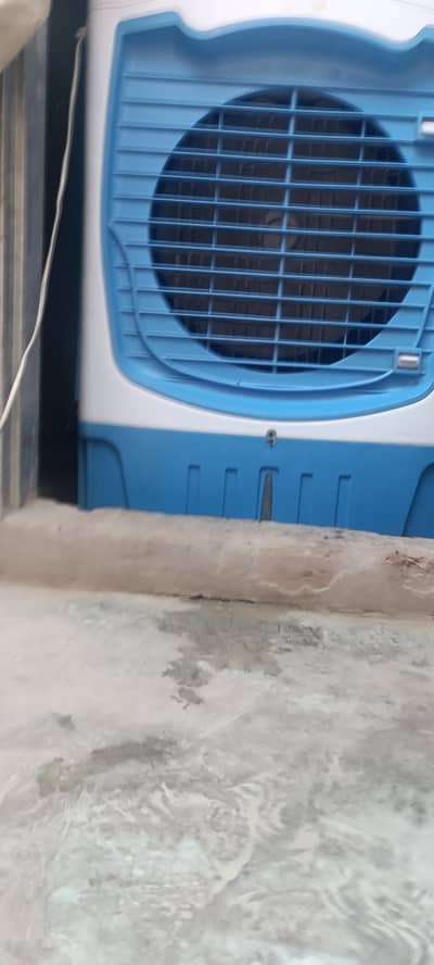 dawlence air cooler bahtreen gree 2mah pahlaa Lia tha koi falt nhi