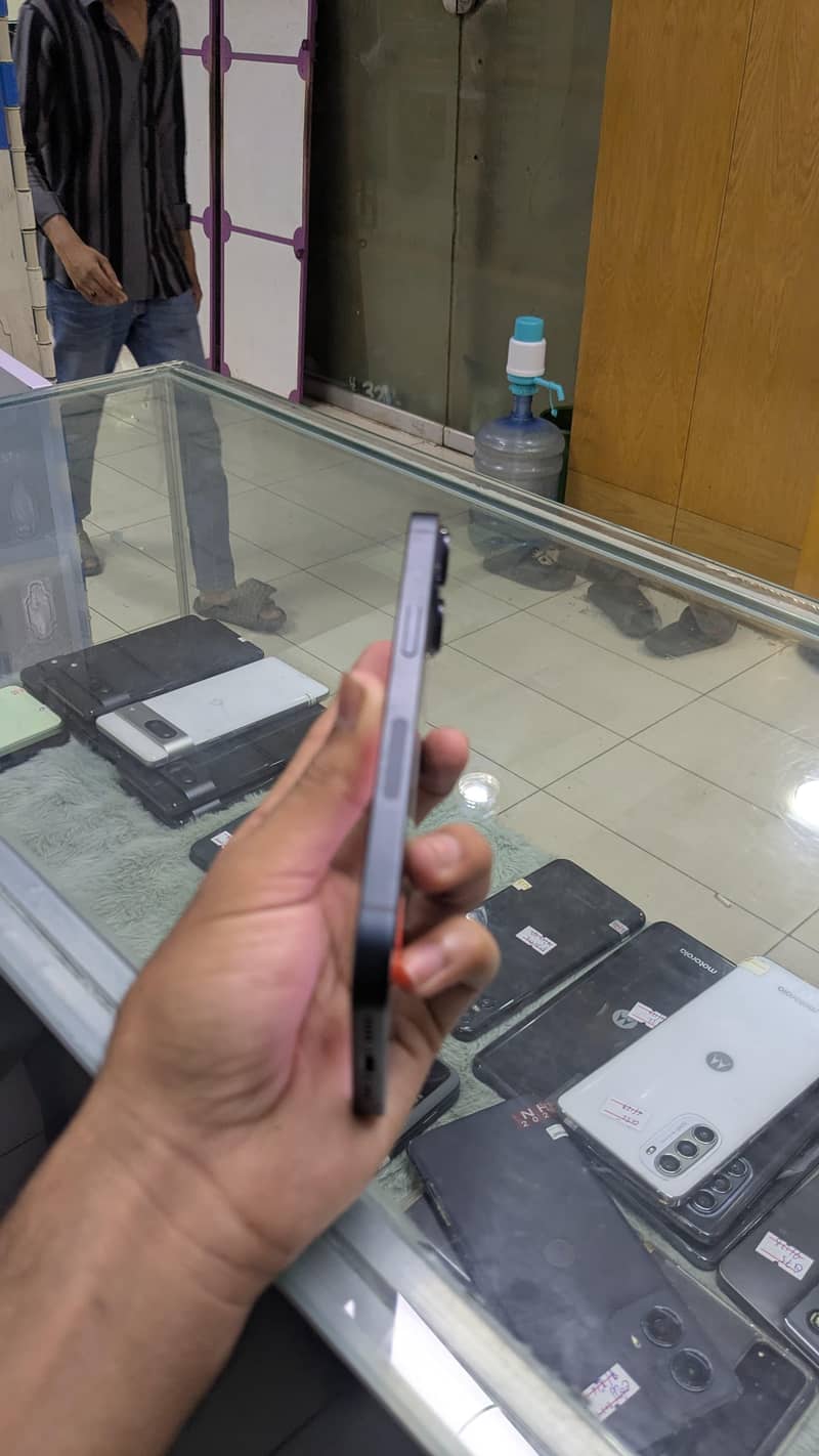 Apple iPhone 14 4