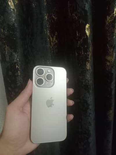 iPhone 15 pro factory unlock.    11/12/13/14/15/16/17