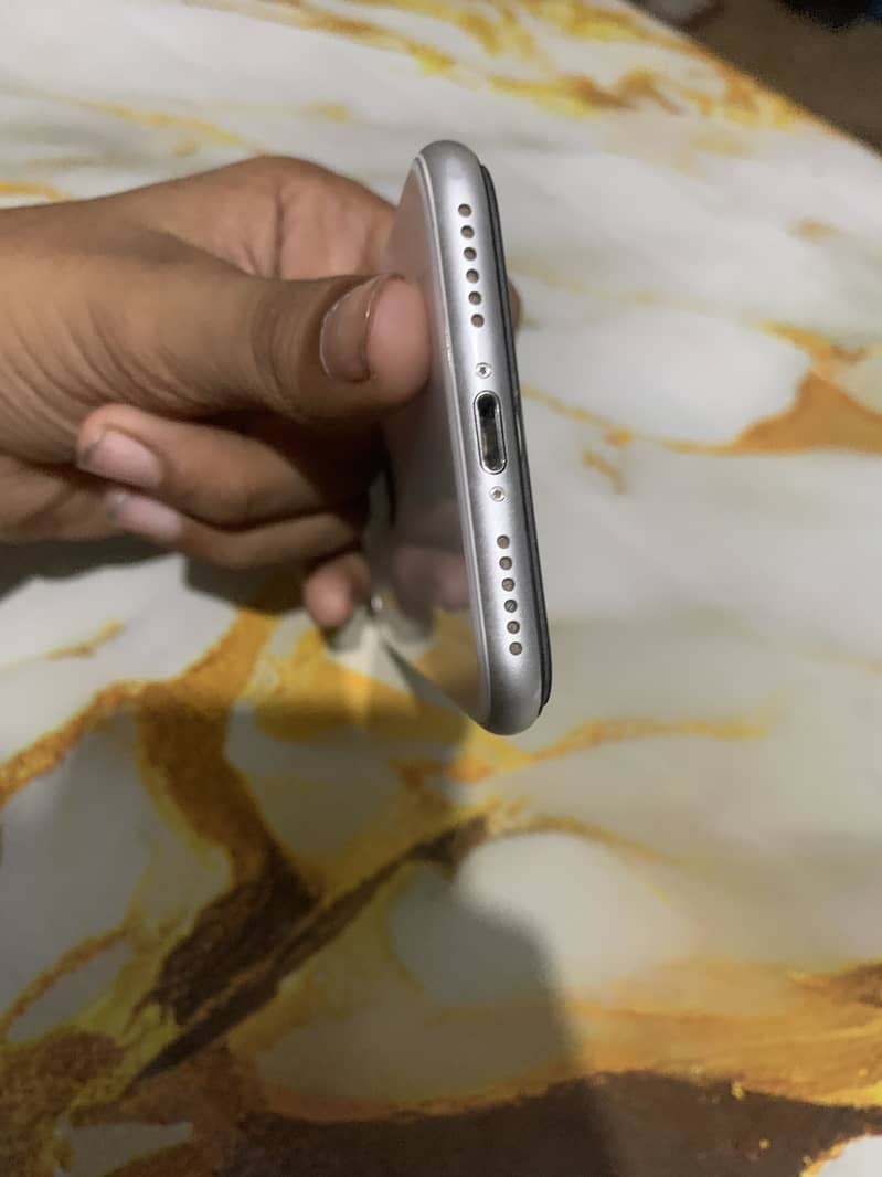 Apple iPhone SE 6