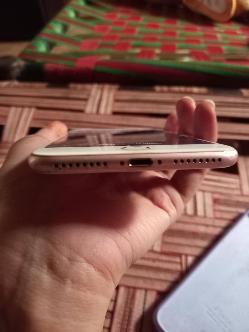Apple iPhone 7 Plus 1