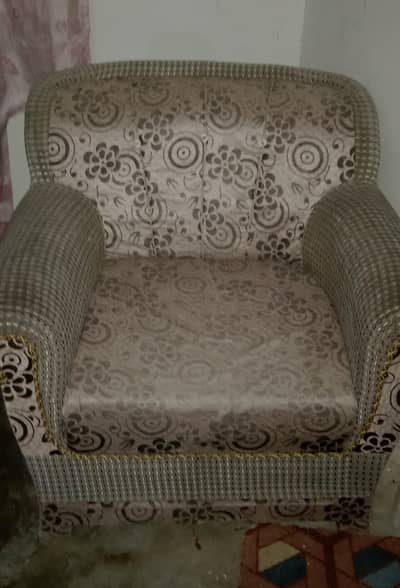 2 sofa 1 seater walen whit caver golden color ke