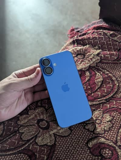 Apple iPhone 16