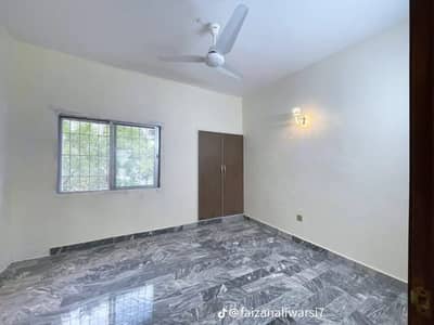 Gulshan-e-Iqbal - Block 10-A Office Sized 200 Square Yards