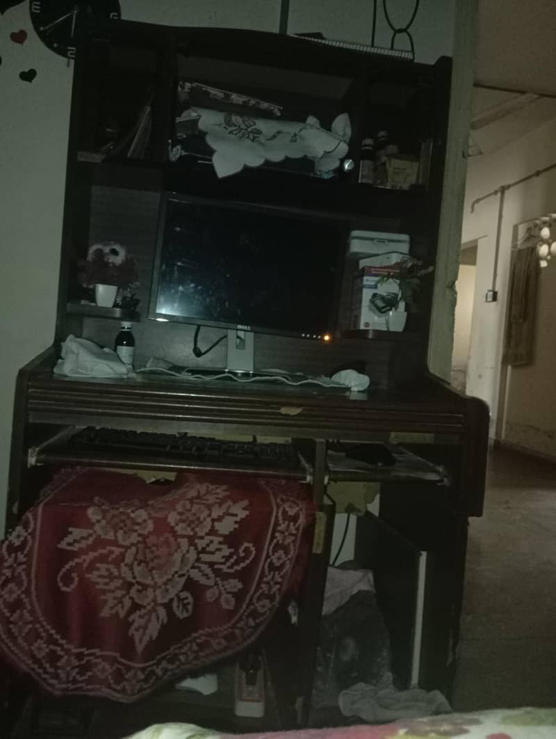 computer and computer trolly 0