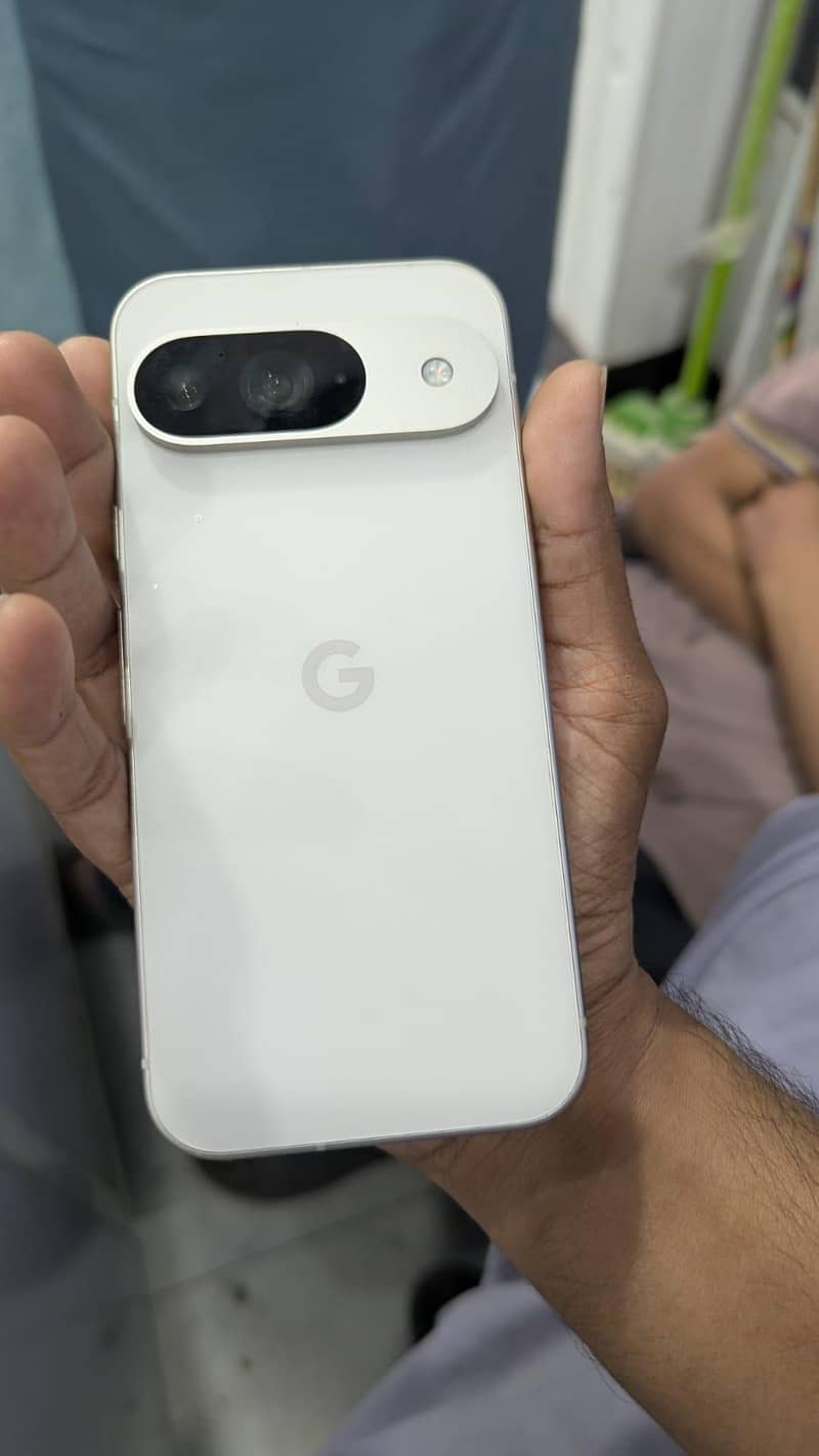 Google Pixel 9 4