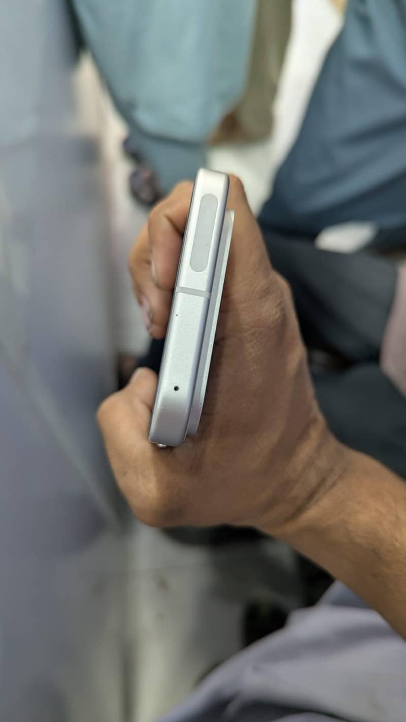 Google Pixel 9 5