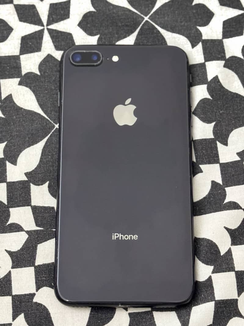 iPhone 8 Plus 1